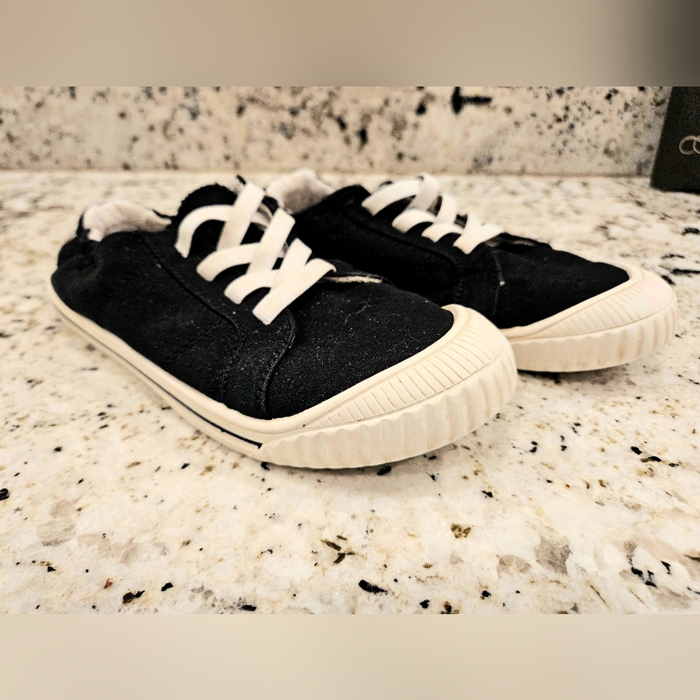 Wonder Nation Black Kids Scrunch Back Sneakers, Size 3